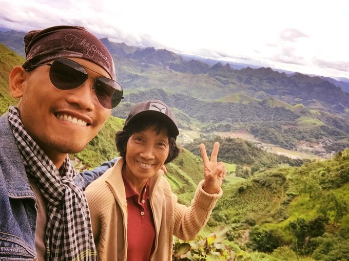 Chàng trai đưa mẹ U60 phượt xuyên Việt 