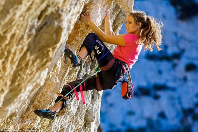 Con gái muốn leo núi mạo hiểm, phải nhớ kỹ những điều này!