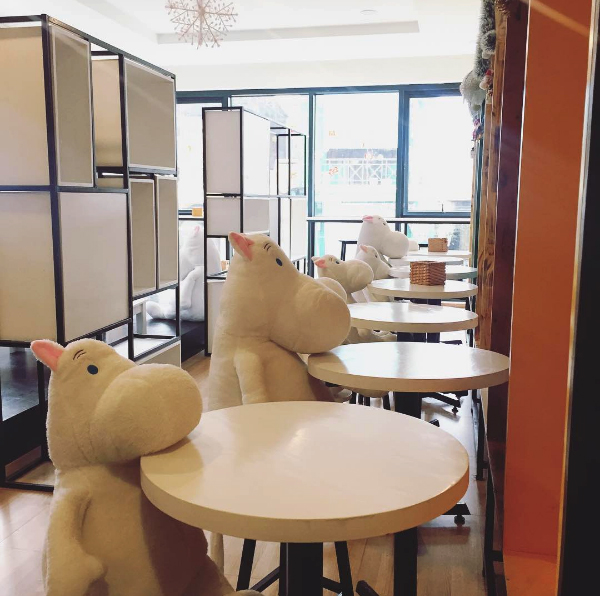 Quán cà phê dành cho dân FA tại Hà Nội: Cứ đến là có…gấu