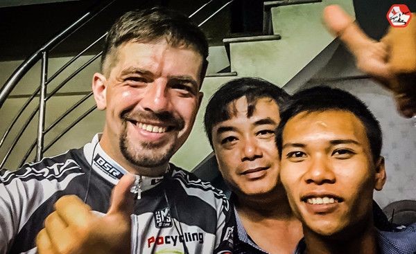 Phượt bằng xe đạp, chàng trai vượt chặng 9.000 km từ Nga đến Việt Nam