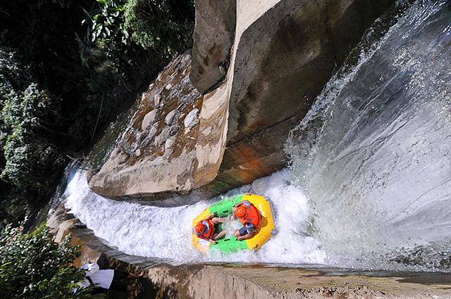 Riding the rapids in Hoa Phu Thanh
