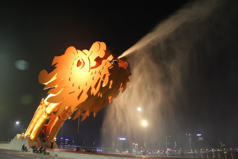 Traveling to Da Nang and seeing Dragon Bridge blows fire and water