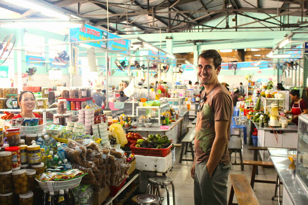Han market – a hectic shopping area in the center of Da Nang