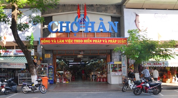 Han market – a hectic shopping area in the center of Da Nang