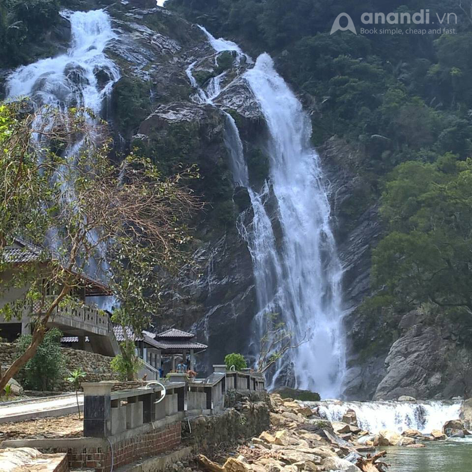 Ngây ngất khung cảnh thác nước đẹp như phim ở Quảng Ngãi