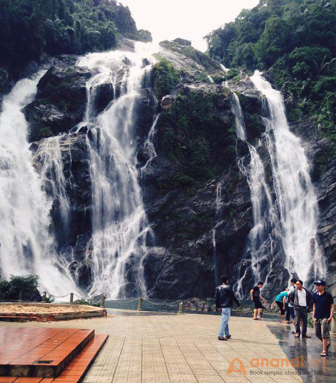 Ngây ngất khung cảnh thác nước đẹp như phim ở Quảng Ngãi