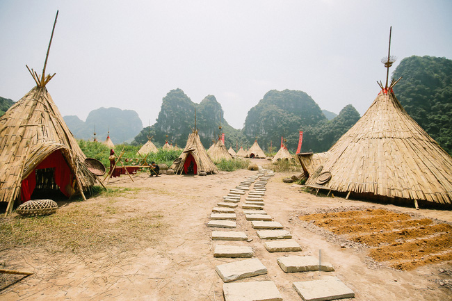 Sau phim Kong, Ninh Bình đã chính thức có làng thổ dân thu hút du khách