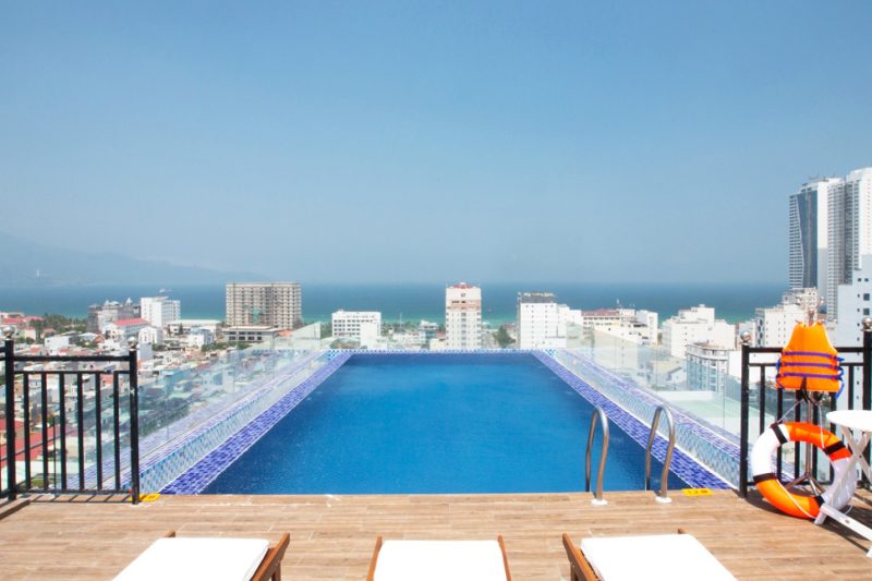 10 khách sạn có hồ bơi đẹp nhất Đà Nẵng