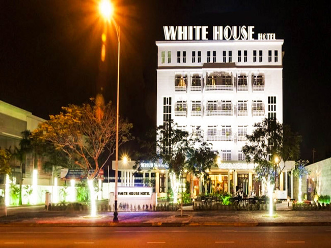 Khám phá White House Hotel 3 sao cạnh bãi biển Phạm Văn Đồng