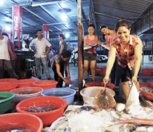 Hải sản sạch phải chờ kiểm nghiệm, hơn 1.000 cán bộ Đà Nẵng sẽ ăn hải sản vào bữa trưa